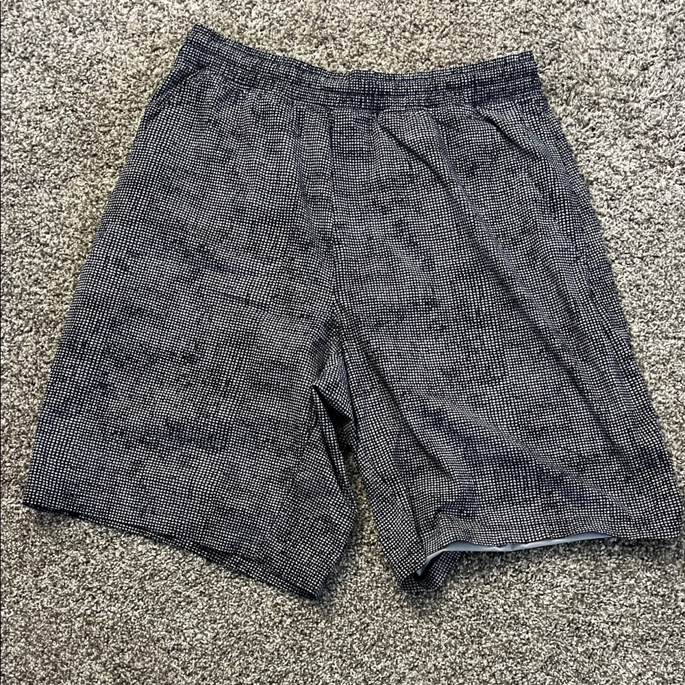 Lululemon Athletica Men's Black and Gray Patterned Shorts